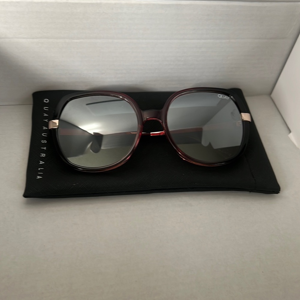QUAY women’s mirrored round sunglasses